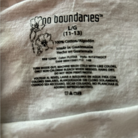 NO BOUNDARIES tank top, Large, white with metallic silver stars of all sizes. - Picture 4 of 5